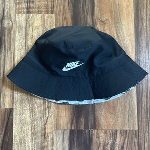 Nike Black and White Reversable Bucket Hat